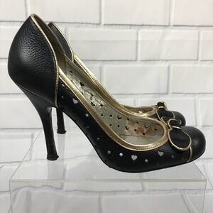 Guess Kyoko Heart  Bow Black Leather Gold Metallic  Pinup Round Toe Pumps